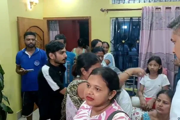 মহানগৰীত পুনৰ চাঞ্চল্যকৰ ঘটনা , বিধৱা বোৱাৰীক অশ্লীল প্ৰস্তাৱ, প্ৰস্তাৱ মানি নোলোৱাৰ বাবে ঘৰত সোমাবলৈ নিদিলে শহুৰে , অন্য যুৱতীৰ সৈতে নিশা ঘৰত সোমাই থাকিল ভূৱনেশ্বৰ ডেকাই ।GUWAHATI NEWS