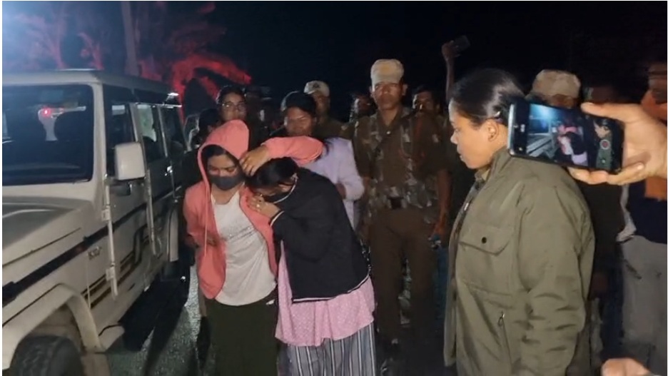 নগাঁওৰ “গ্ৰীণ কাজিৰঙা” ধাৱাত আৰক্ষীৰ অভিযান, চাৰিজন গ্ৰেপ্তাৰ ।