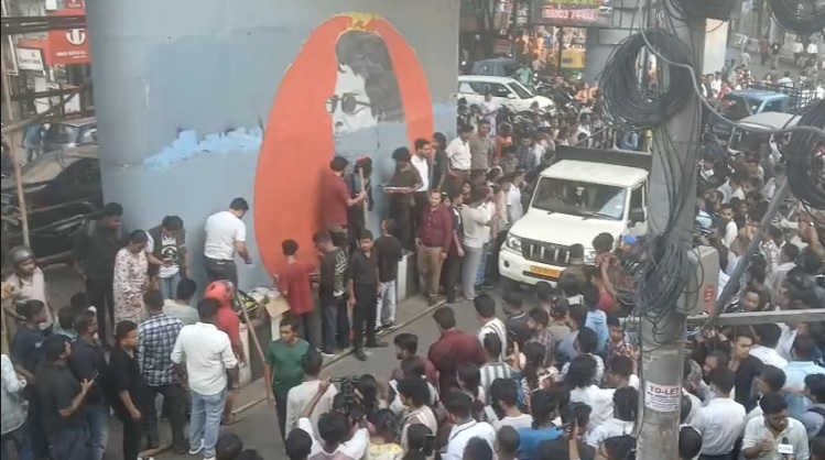 গণেশগুৰিত উত্তাল প্ৰতিবাদ, পুনৰ জুবিন গাৰ্গৰ প্ৰতিচ্ছবি অংকন কৰিলে মাৰ্চেল বৰুৱাই ।Zubeen Garg