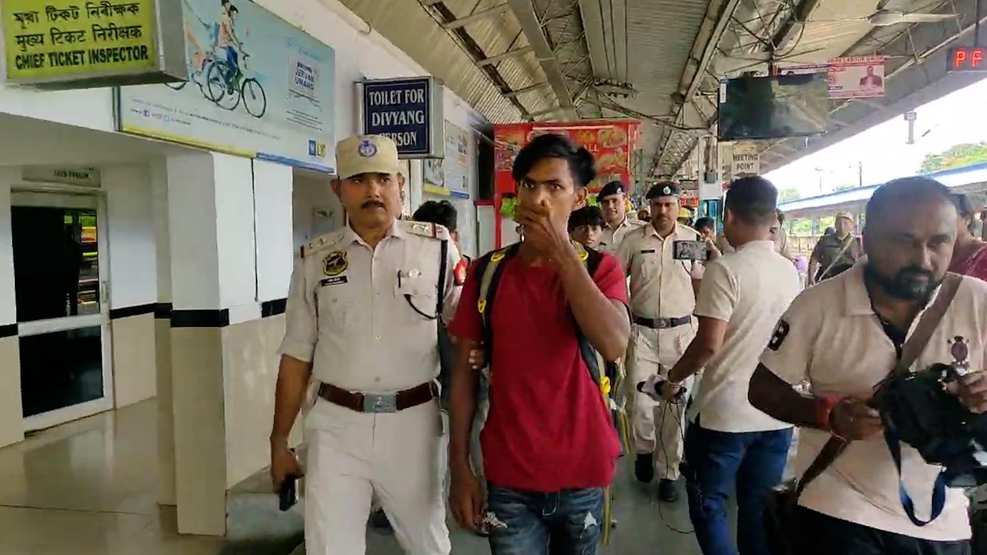 ‘আমি বাংলাদেশৰ পৰা আহিছোঁ’ ! Bangladesh