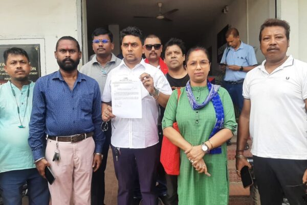 অসমবাসীৰ আত্মসম্মানত আঘাত — ঐতিহ্যমণ্ডিত ৰংঘৰৰ ছবি ব্যৱহাৰ কৰি বিজ্ঞাপন কৰা সুৰা কোম্পানী অ’য়েচিছ গ্ৰোপ (Oasis Group) ৰ বিৰুদ্ধে আপ অসমৰ দিছপুৰ থানাত এজাহাৰ । Oasis Group