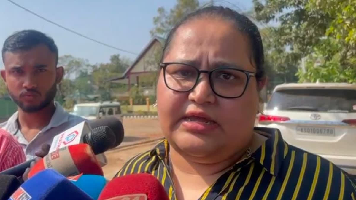 ধীৰেণ কলিতাৰ অভিযোগৰ প্ৰত্যুত্তৰপ্ৰফুল্ল কুমাৰ মহন্তৰ জীয়ৰীৰ । Prafulla Kumar Mahanta Family