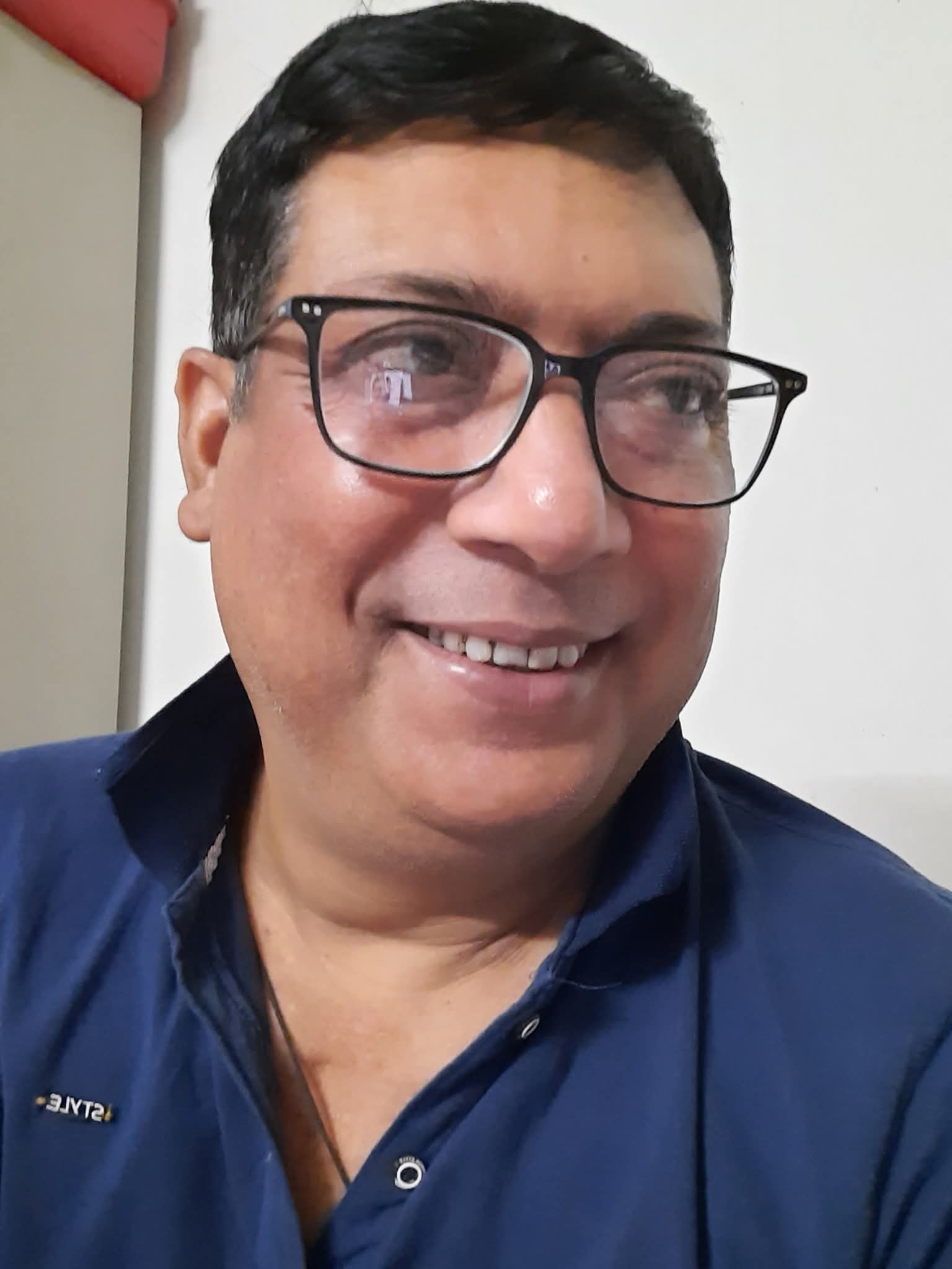 প্ৰাক্তন বিধায়ক কেমেৰাৰ সন্মুখত হুক হুকাই কান্দিছে । EX-MLA