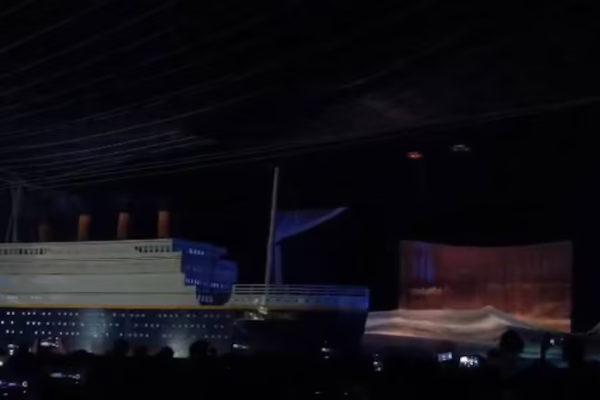 বজালীত কহিনুৰ থিয়েটাৰত অঘটন, ‘টাইটানিক’ নাটক চলি থাকোতেই মঞ্চত জুই । Titanic