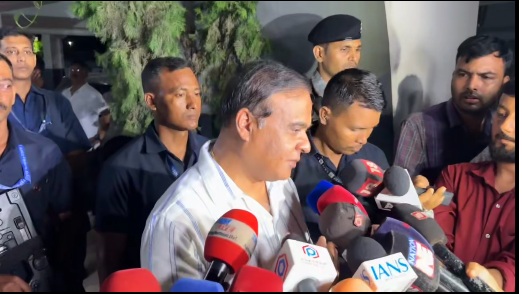 “আমাৰ আটাইতকৈ বেছি চিন্তা হৈছেছিংগাপুৰৰ অসমীয়াকেইজন তদন্তৰ বাবেঅসমলৈ আহিবনে নাই? তেওঁলোক যদি নাহে,আমি তদন্তটো সম্পূৰ্ণ কৰিব নোৱাৰিম।’’Zubeen Garg Death Case: