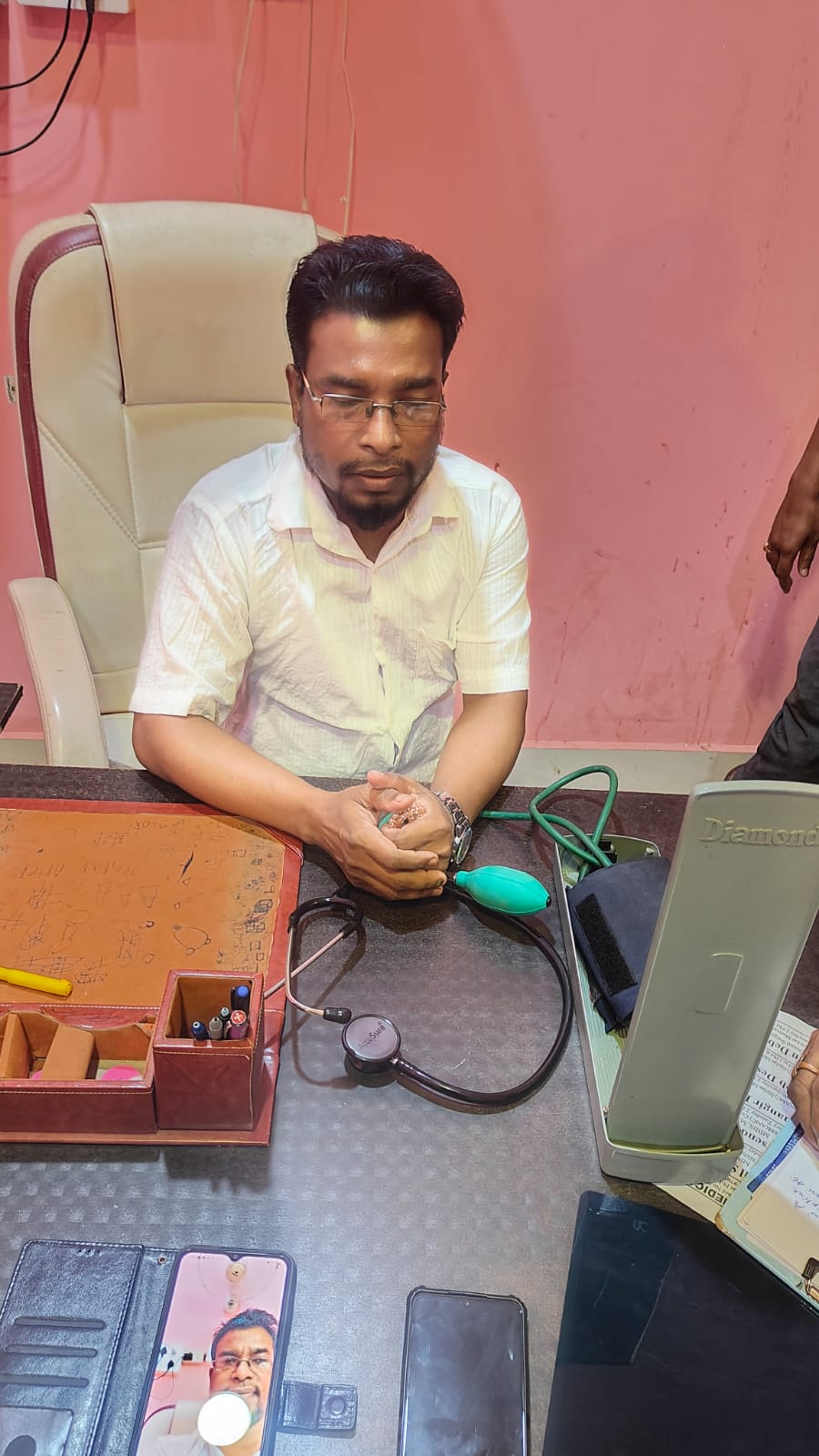 কাছাৰত গ্ৰেপ্তাৰ আন এজন ভুৱা চিকিৎসক। Fake Doctor