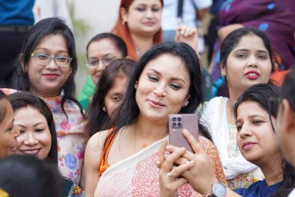 শপত গ্ৰহণৰ পূৰ্বে পত্নী ৰিণিকি ভূঞাৰ পৰামৰ্শ: “এইবাৰ আৰু বেছিকৈ অসমৰ বাবে কাম কৰিব লাগিব”