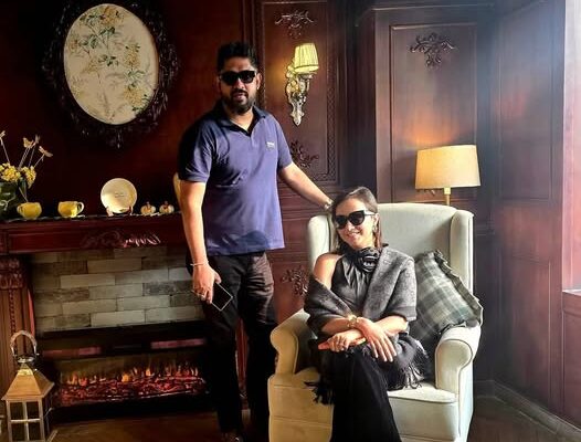 Rishiraj-Borkotoky-wife-arrested । অসমৰ মুখ্যমন্ত্ৰীৰ সৈতে ঘনিষ্ঠতাৰ ভাবমূৰ্তি সৃষ্টি কৰি বহিঃৰাজ্যত কোটি কোটি টকাৰ ঠগবাজী চলোৱাৰ অভিযোগত ইতিমধ্যে অৰুণাচল আৰক্ষীৰ জিম্মাত থকা ঋষিৰাজ বৰকটকী সম্পৰ্কে তদন্ত আগবাঢ়ি যোৱাৰ লগে লগে একৰ পিছত এক নতুন তথ্য পোহৰলৈ আহিছে। এইবাৰ এই বহুচৰ্চিত বিত্তীয় প্ৰৱঞ্চনা কাণ্ডত গ্ৰেপ্তাৰ কৰা হৈছে ঋষিৰাজৰ পত্নী শ্ৰুতি বৰকটকীকো।
