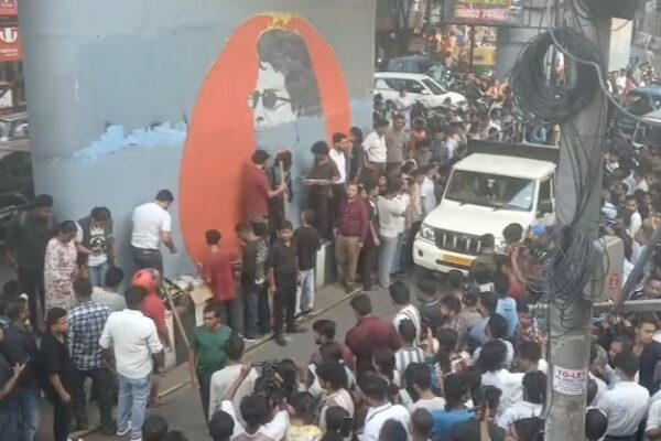 গণেশগুৰিত উত্তাল প্ৰতিবাদ, পুনৰ জুবিন গাৰ্গৰ প্ৰতিচ্ছবি অংকন কৰিলে মাৰ্চেল বৰুৱাই ।Zubeen Garg