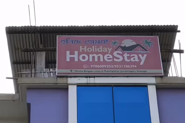 হোমষ্টেৰ কোঠাত ৰহস্যজনক ঘটনা, দৰ্জা খোলাৰ পিছতে পোহৰলৈ আহিল সমগ্ৰ ঘটনাৰ আঁৰৰ কাহিনী । Sivasagar Girl Death: 