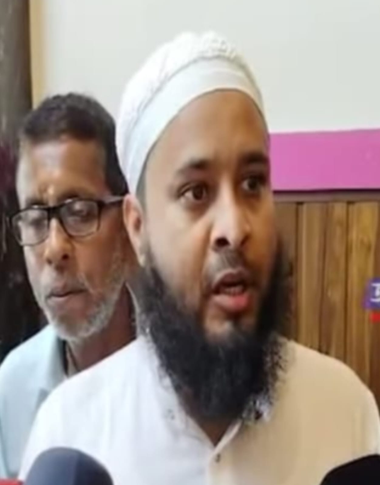 শিক্ষক পদত থাকিও বজাৰৰ লেচি! মৈৰাবাৰীত জিয়াদুল ইছলামৰ বিৰুদ্ধে উত্থাপিত অভিযোগক লৈ প্ৰতিক্ৰিয়া